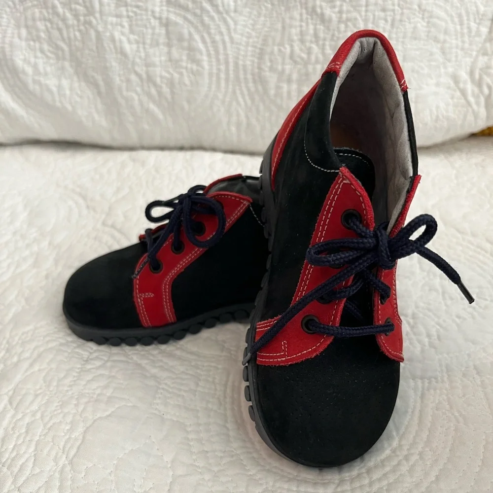 NEVER WORN! Italian Kicket Kids Leather Shoes- Black & Red- Eur size 24 (7.5 US)